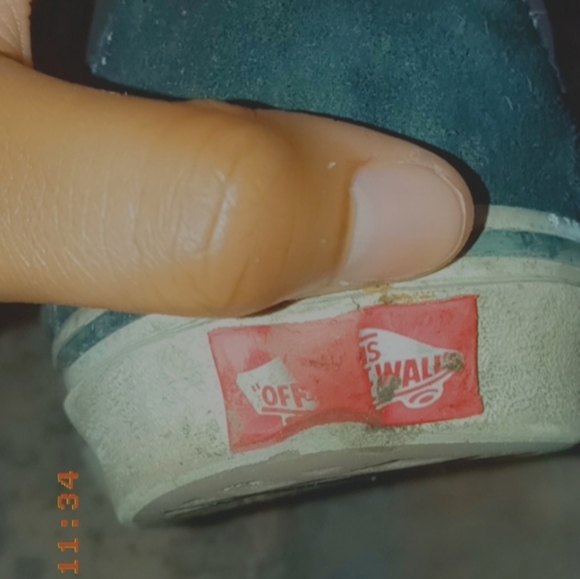 Vans - Picture 3 of 4